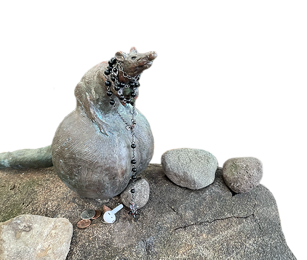 rat statue